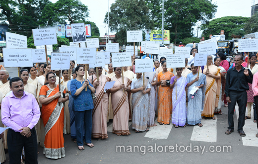 Christians mark Black Day in Mangalore